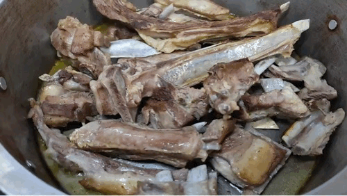 炕锅美食之都格尔木人生得意须尽欢炕个羊排把酒干