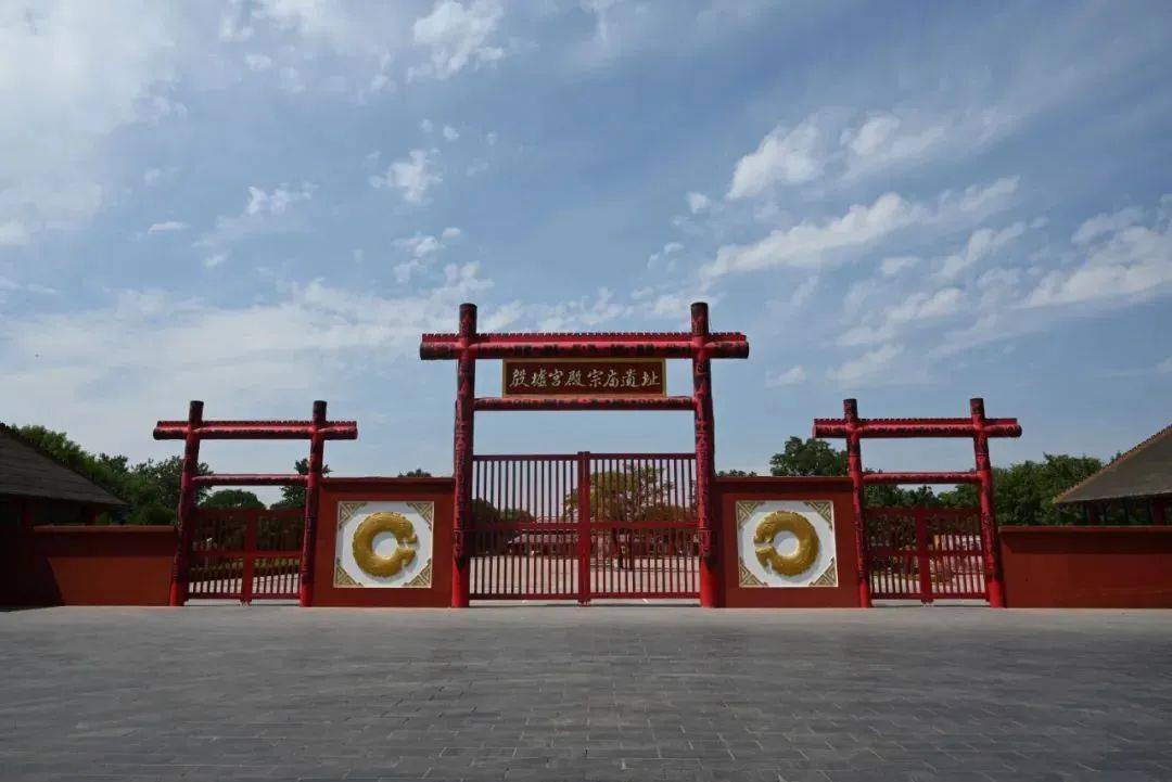 殷墟王陵遗址是殷商王朝的陵地与祭祀场所,被国际专家学者誉为世界"第