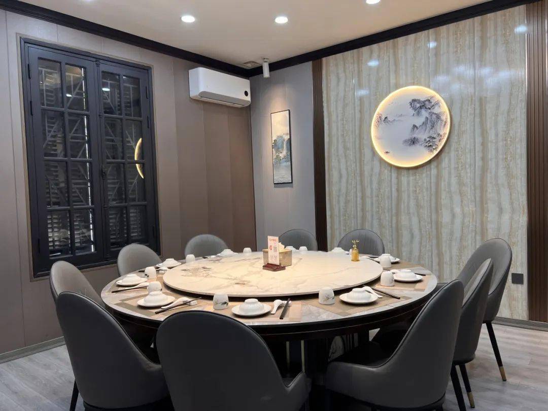 多个大包厢二楼 三楼自由,雅致大空间120平米 8个卡座 可容纳50人一楼