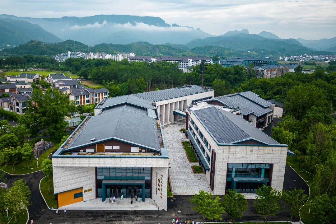 住森林双卧房车,一价享正餐/烧烤/k歌/乐园/景区等!_营地_多样性_度假
