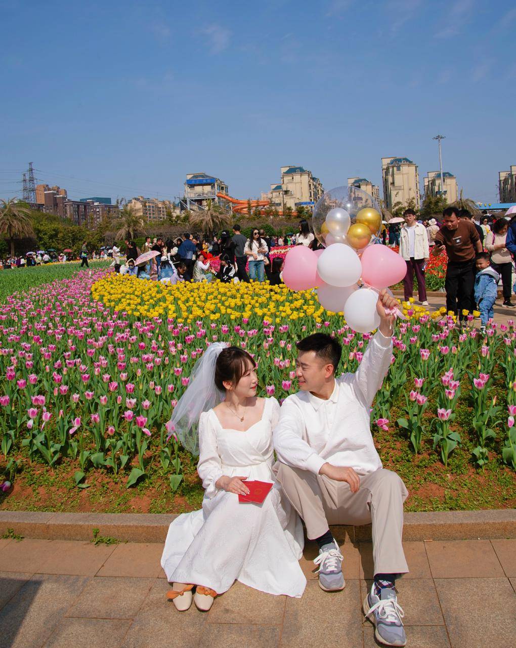 当国际幸福日遇上春分日这对结婚的新人对幸福有了最好的诠释