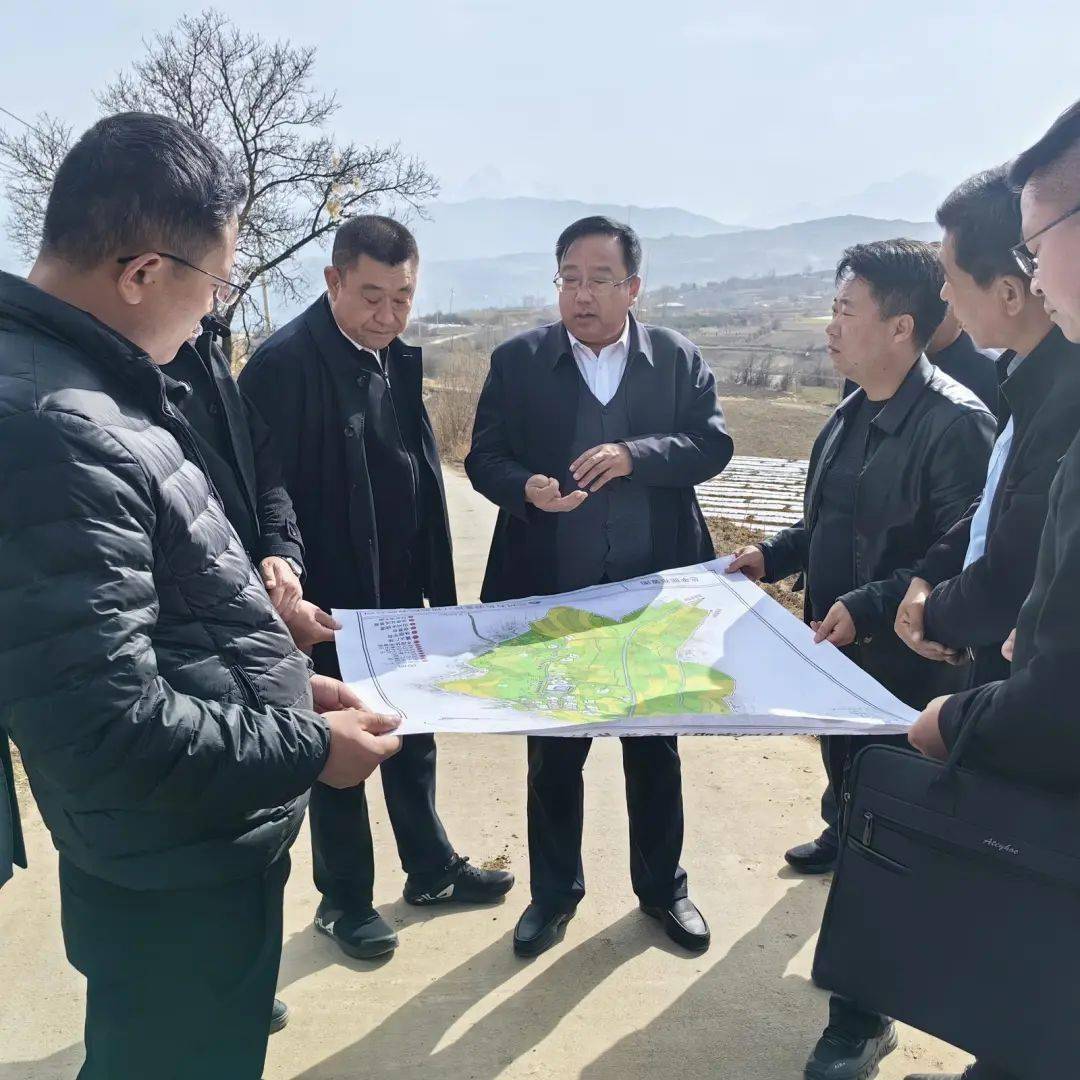 何存鹏在漫路乡调研乡村旅游工作