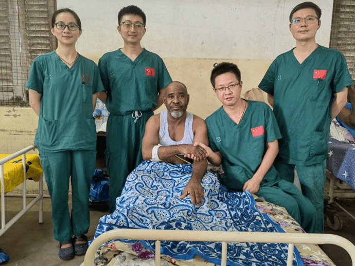 援非医疗中国援桑给巴尔医疗队成功开展当地首例腹腔镜左半肝切除胆道
