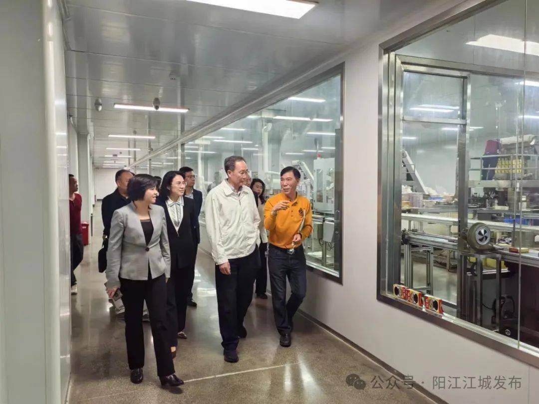 3月19日,省商务厅一级巡视员殷焕明带领省调研组到江城开展县域商业