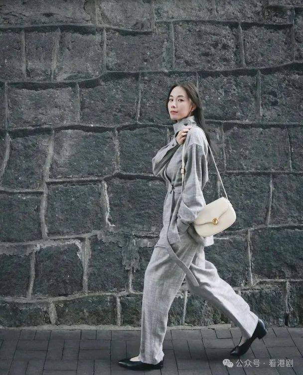 周秀娜邓丽欣秘密开工隔空过招斗碌斗look