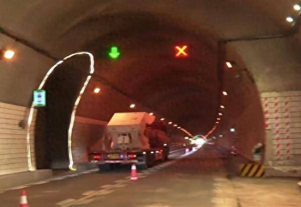 呼北高速车祸已致14死车上游客多超60岁均来自镇江