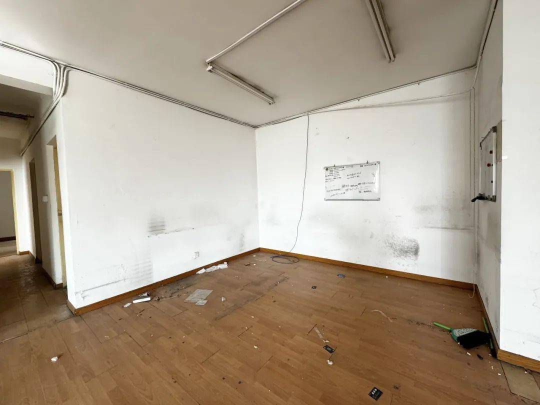 左右滑动查看3楼整层图集注:图片仅供参考,以现场实地为准.