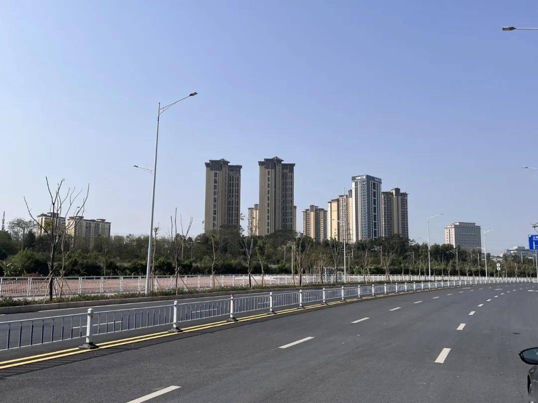 关于教育方面,泰丰千湾汇属于江北街道三新社区,按照学区划分就读三新