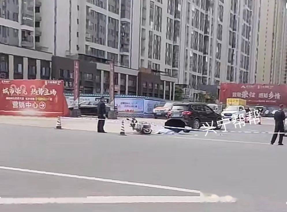 兴宁大道发生严重车祸