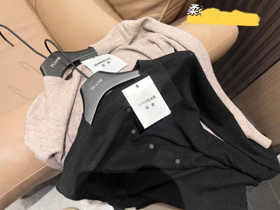 哥弟同款糯唧唧开衫399元客供进口纱线超级柔软亲肤一点不扎上身自带