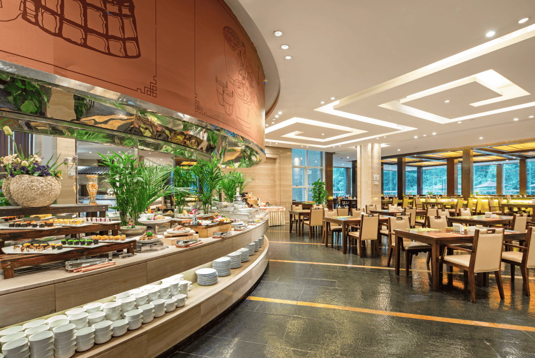 酒店1楼善园自助餐厅,设计充满时尚感.