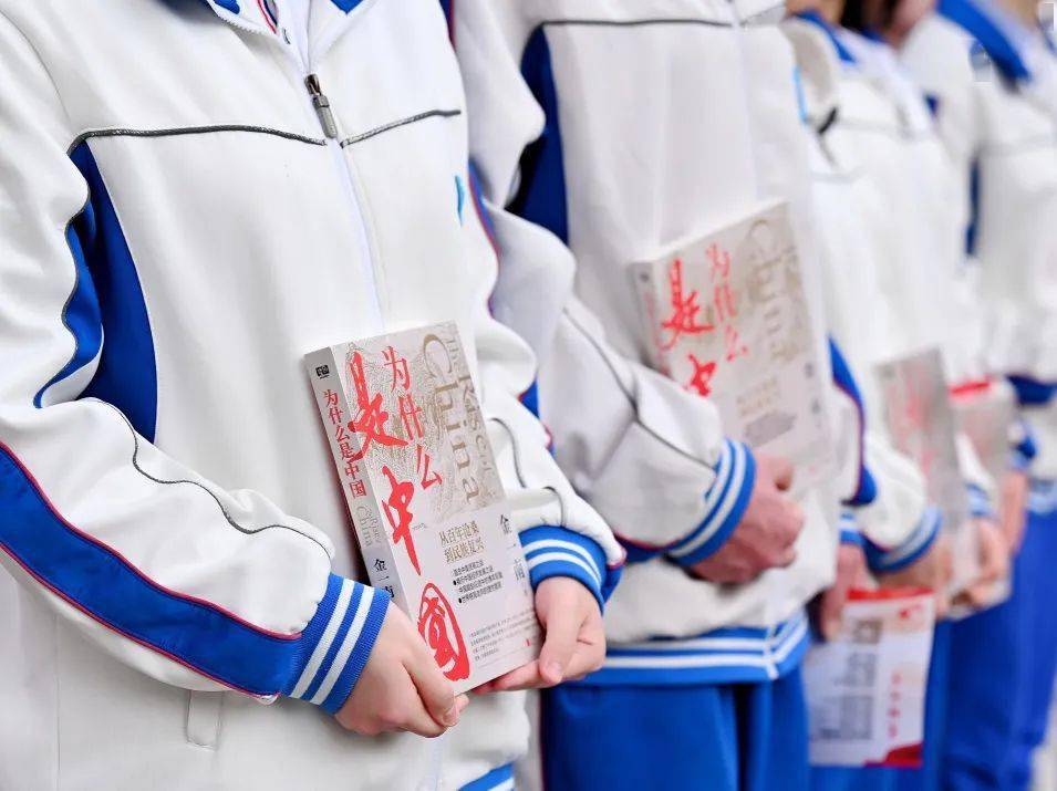 攀登光荣与梦想用行动抵达成都七中高2021级高三励志教育活动