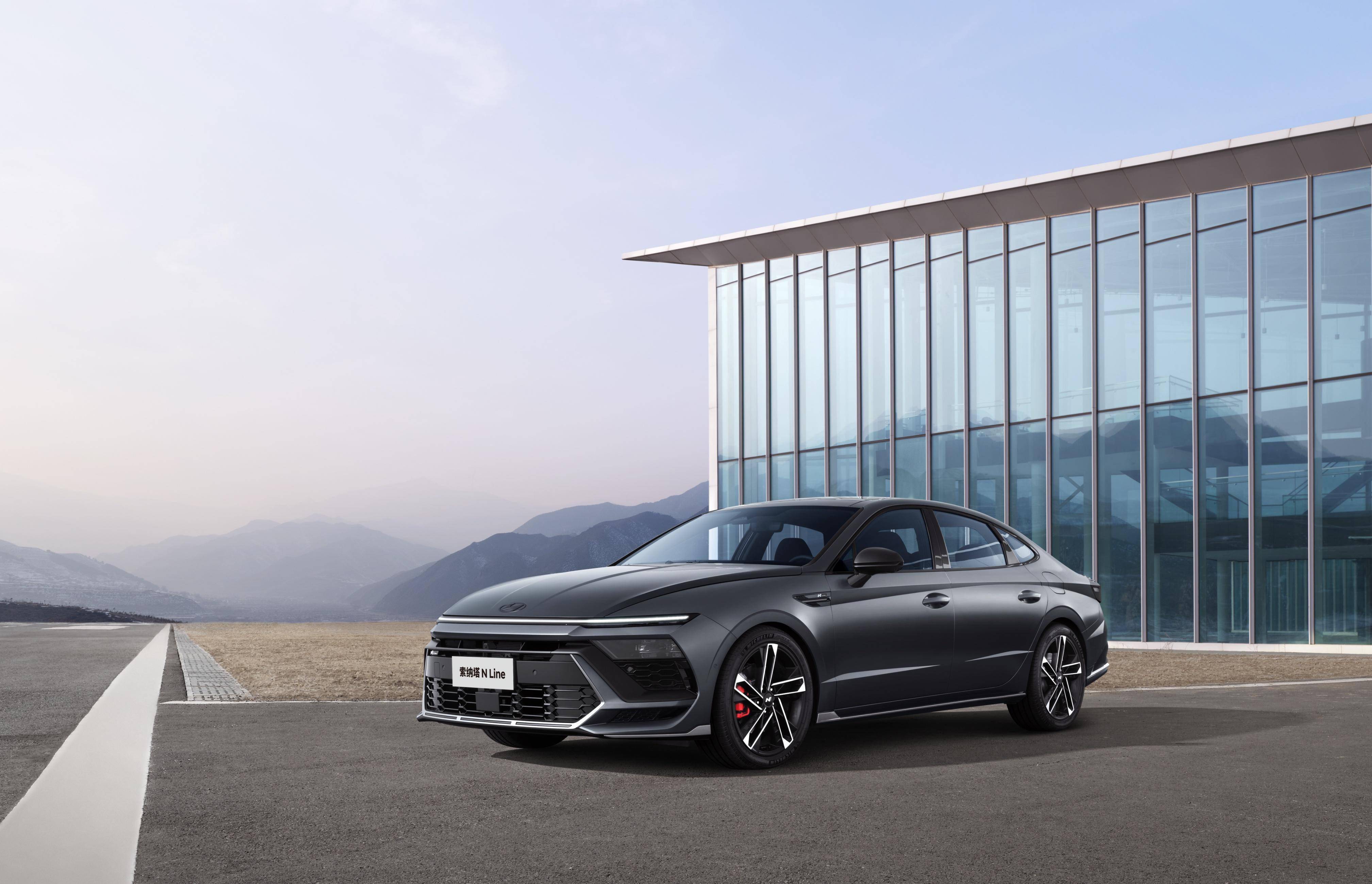 索纳塔有望成为新一轮b级车市的黑马,它不仅承载着北京现代对于产品