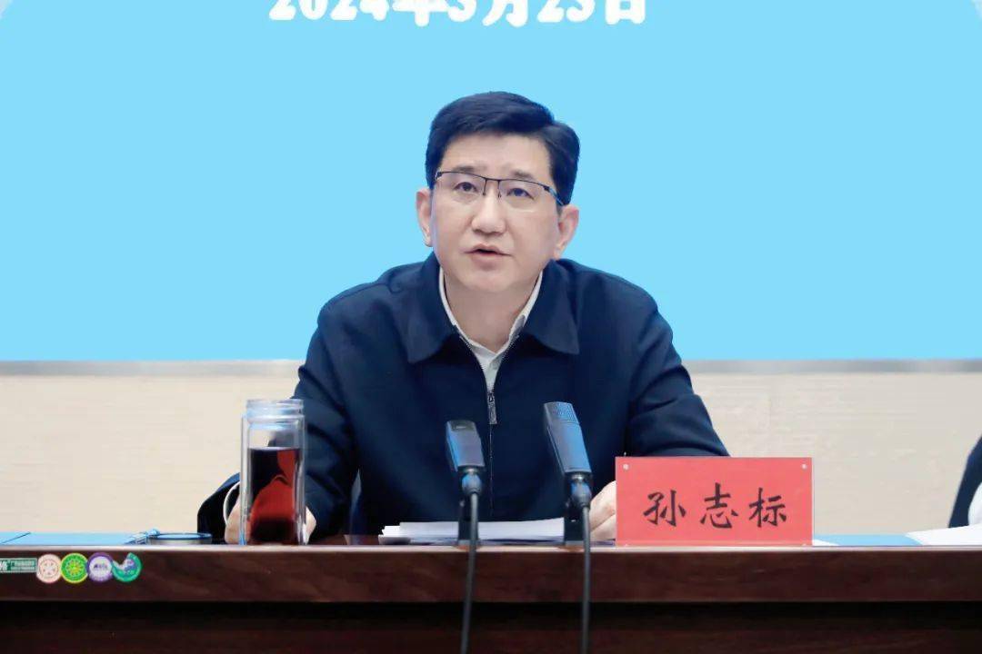 孙志标指出, 一季度是全县经济社会发展的风向标,关乎全局,关系全年.