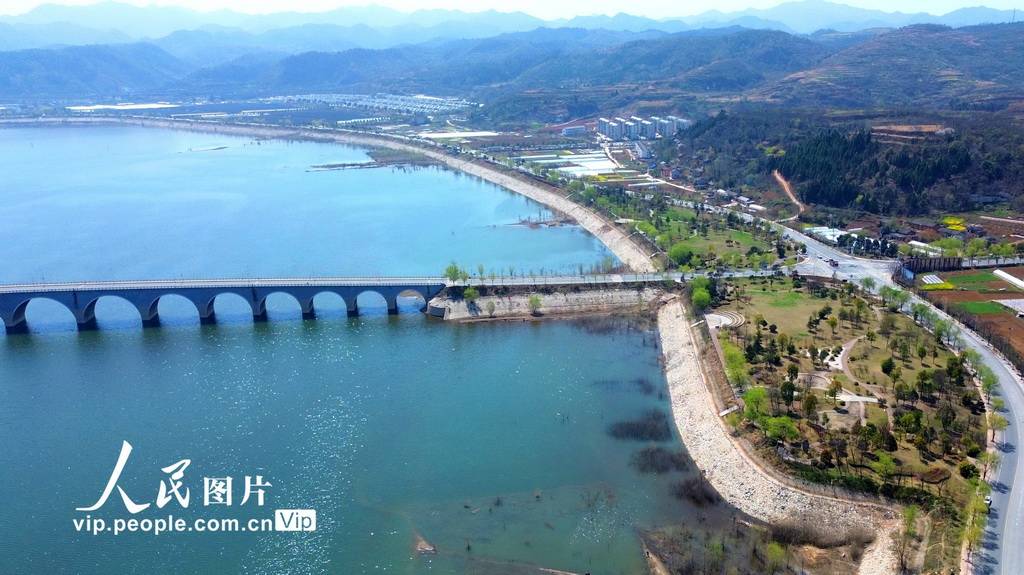 湖北十堰:一"湖"清流入画来