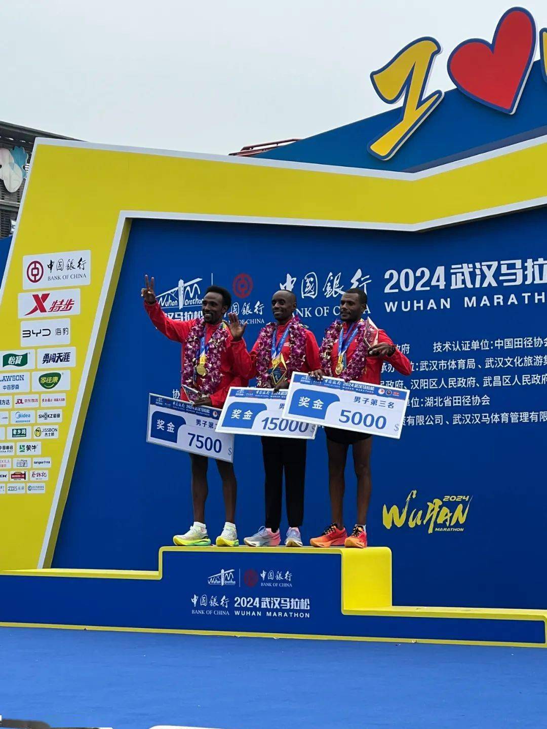 刚刚,30000人跑进武汉最盛大的春天_樱花_选手_全马