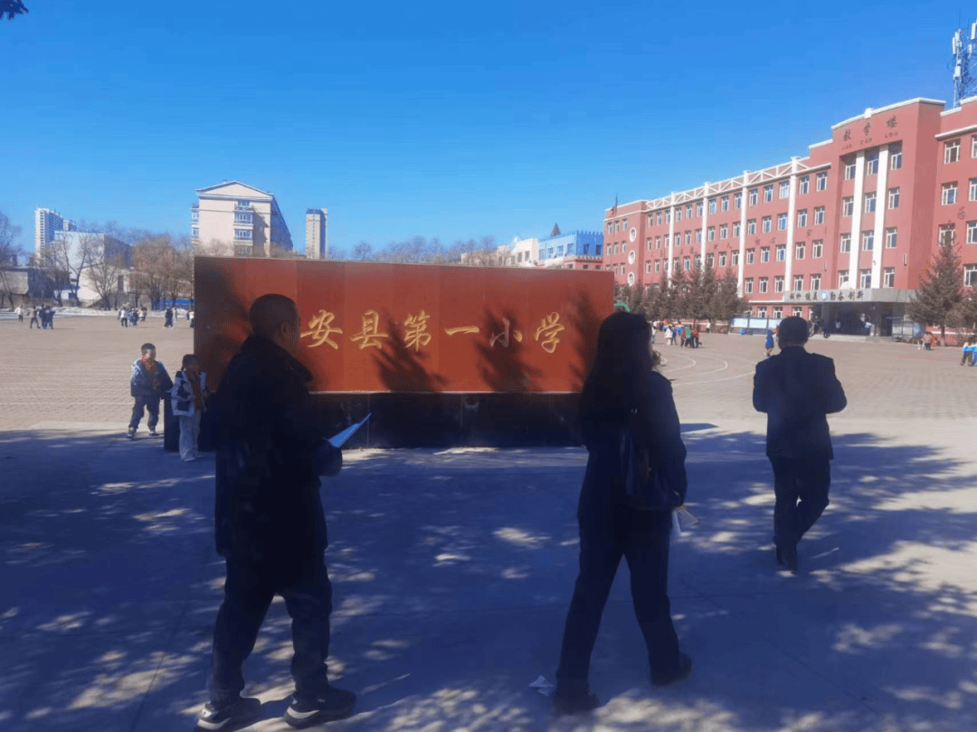 庆安县卫生健康局开展职业健康知识五进系列宣传活动全力保障劳动者