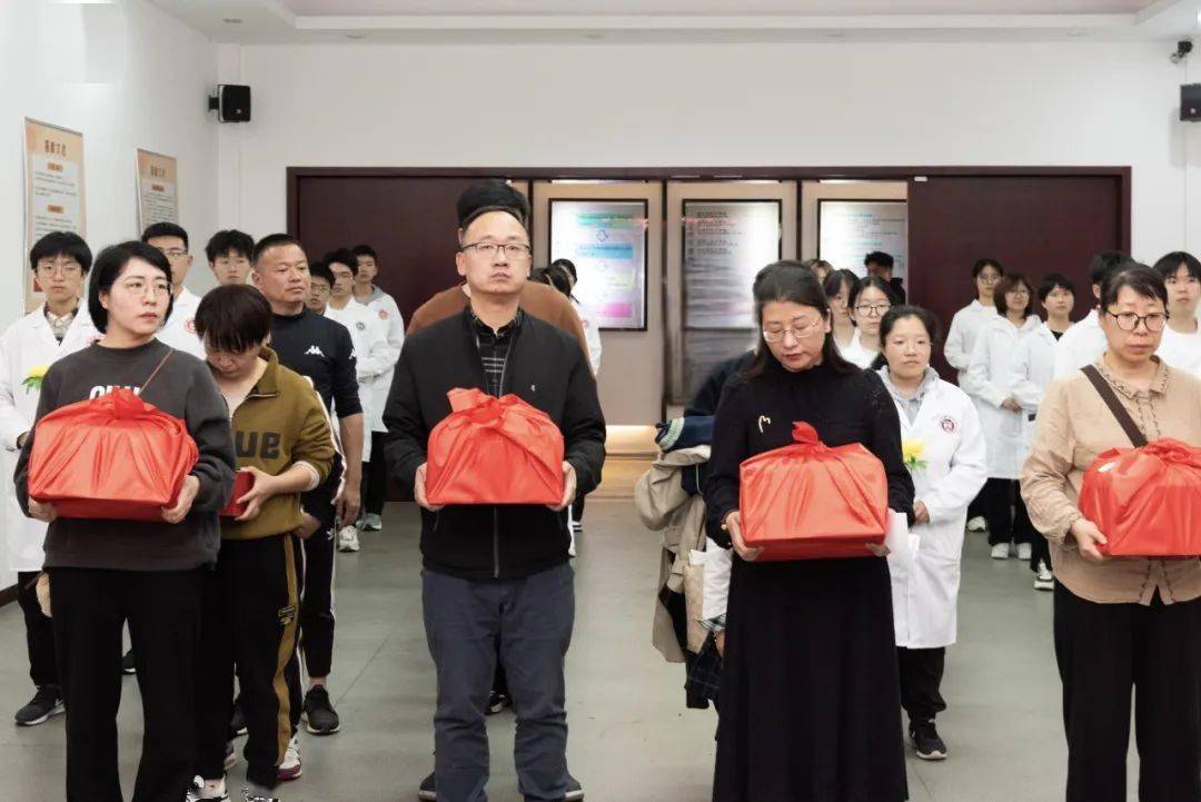 送别5位"大体老师" 感恩他们的另一种存在_遗体_医学_顾永斌