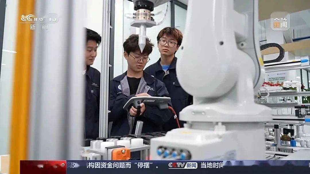 看看白岩松昨天23分钟关注了太仓啥