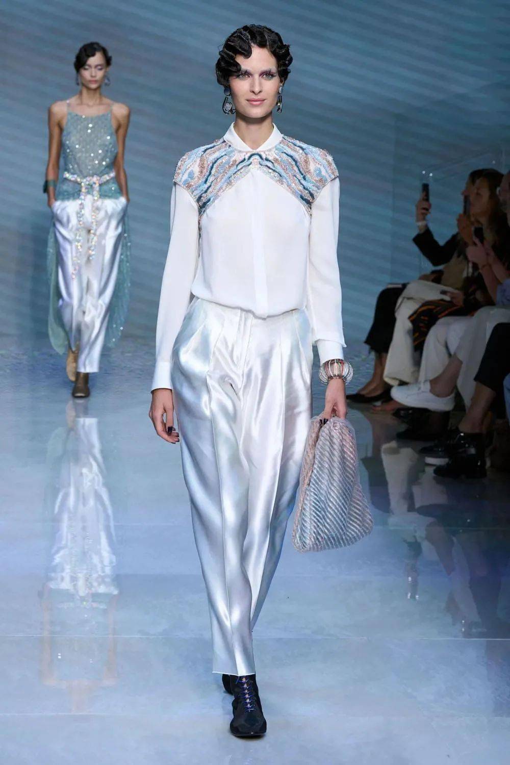 乔治·阿玛尼(giorgio armani)2024春夏系列"海洋之恋"时装秀_造型