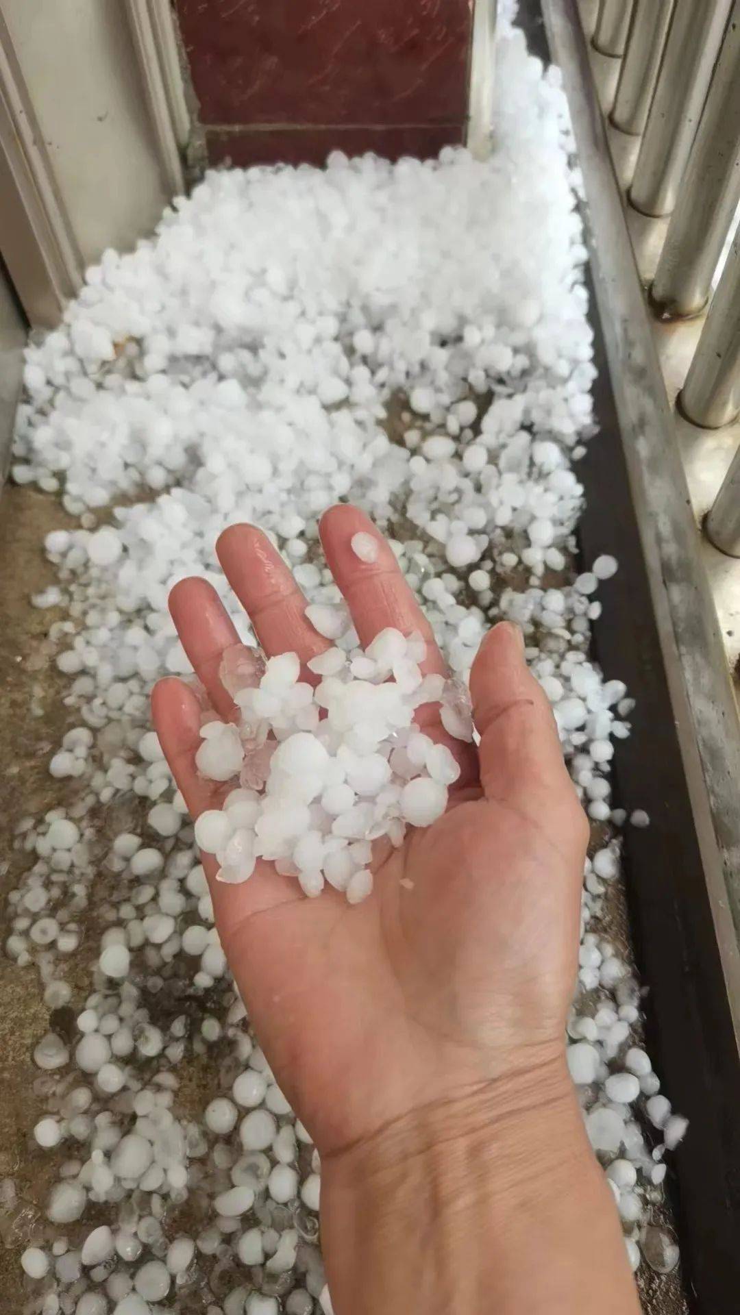 上饶冰雹图片