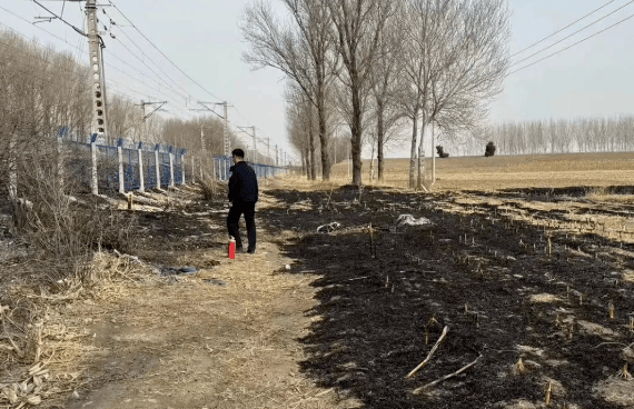 3月15日19时50分,k429次列车运行至沈山线唐家站至绕阳河站间,司机于