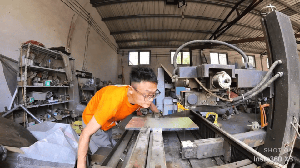 济宁"90后"小伙改造义肢帮病友,被称中国版"钢铁侠"_梁开宇_网友_游泳