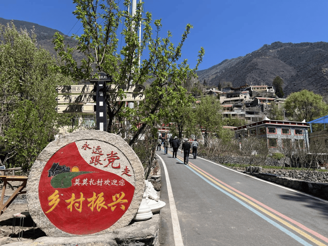 世外梨园绘出金川美丽乡村新画卷