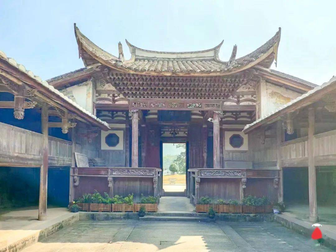 5m,东西长40m,南北深30m,总面积约1100多平.