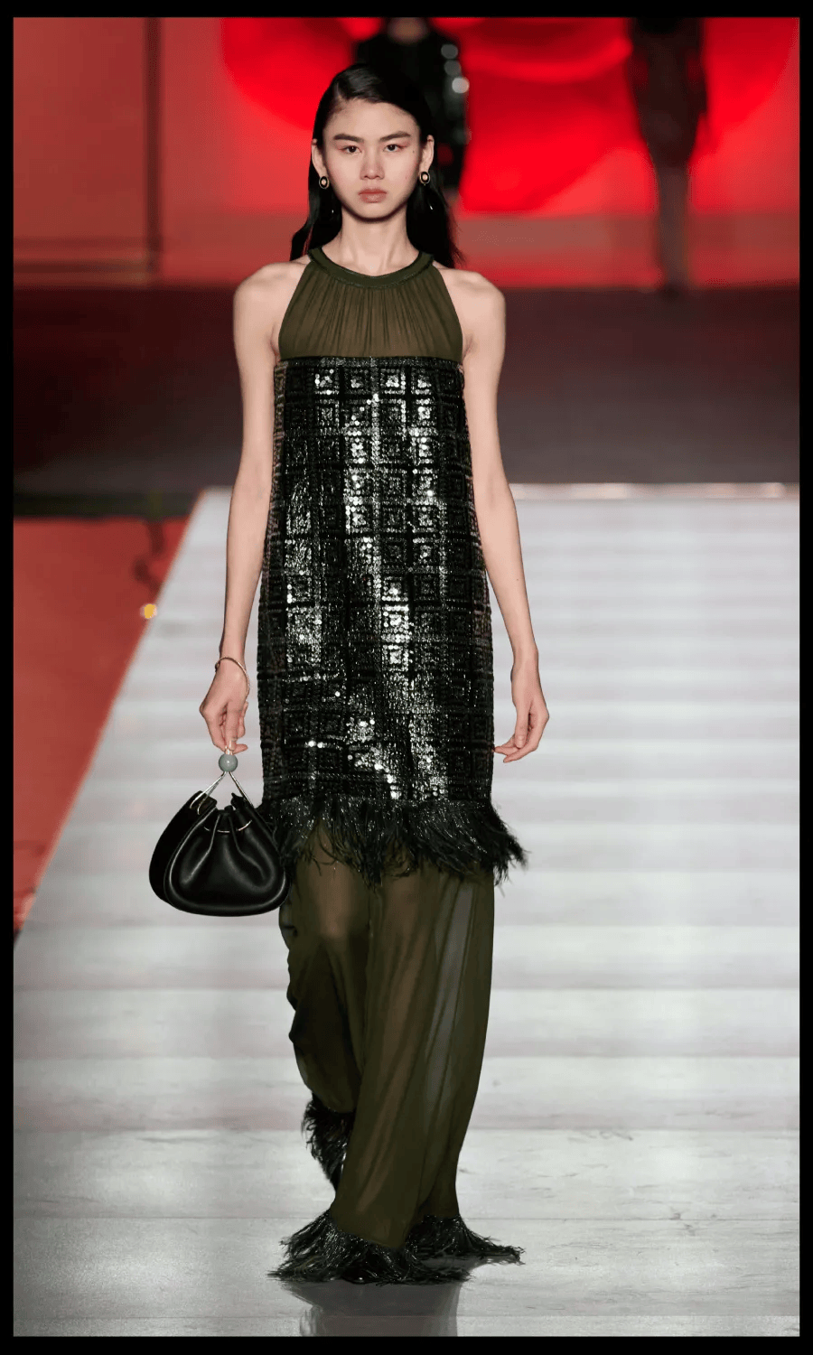 新中式穿搭风靡全网年轻人为何纷纷入坑雅莹2024春夏