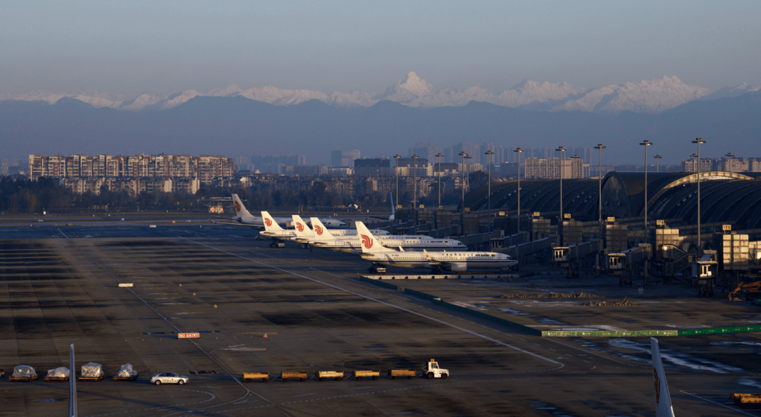 下的公园城市许你一个看雪山的飞机场就去双流国际机场拍雪山大片戴杰