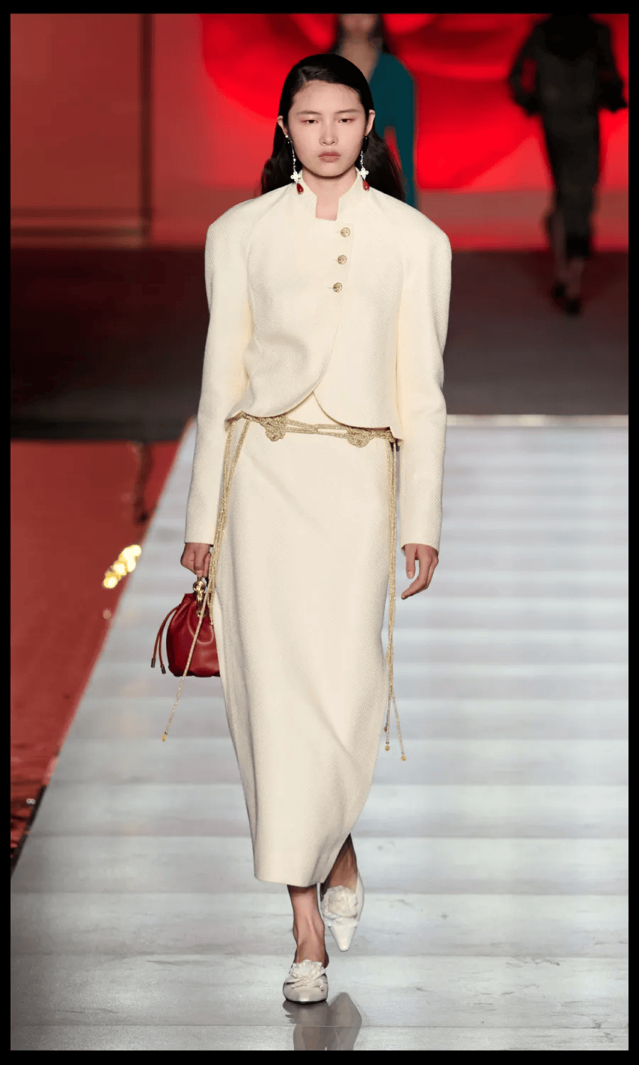 雅莹2024春夏系列来袭,网友:盖娅传说已过时!_文化_传统