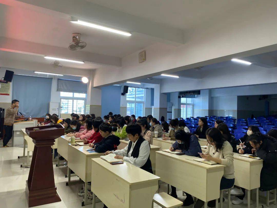 实附德风凝聚管理智慧深耕高质教育2024年春石狮实中附小期初班主任