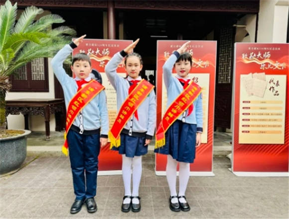 浦东观澜小学致敬大师乐见文明师生代表参加黄自诞辰120周年纪念活动