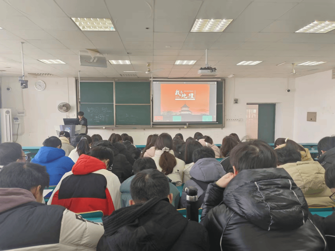 基础医学院本科生举办"青春与信仰同行"读书分享会