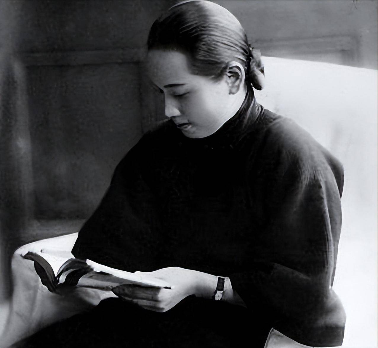 真正让蒋介石对宋庆龄起了杀心的,还是宋庆龄的登报谴责.