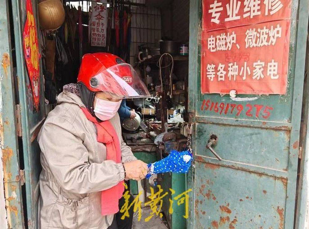 修伞修锅修水壶济南这家修理小铺一开就是二十多年
