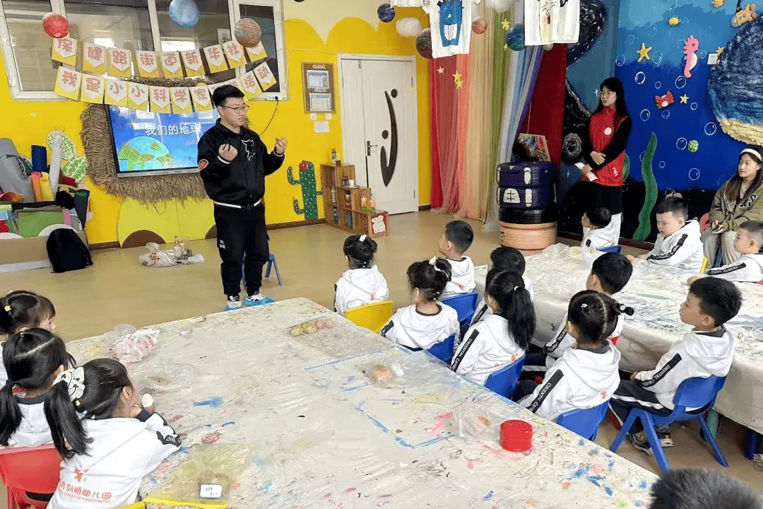 截至目前,他为学院同学开展了10余次的学业帮扶活动,并带领大学物理