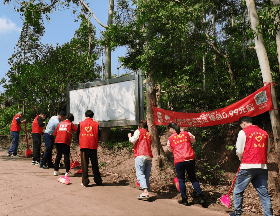 活动当天,水汶支行与水汶镇新时代文明实践所,"中国好人"陆贤等志愿者