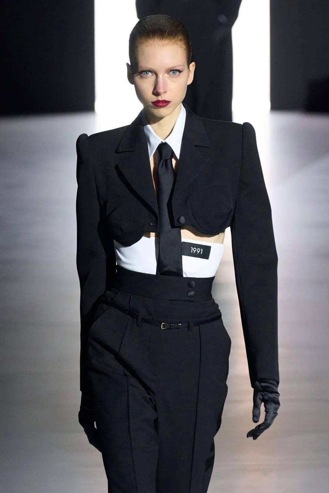 最高级的制服诱惑长这样一夜爆火的187ysl贵公子解密24西服设计趋势