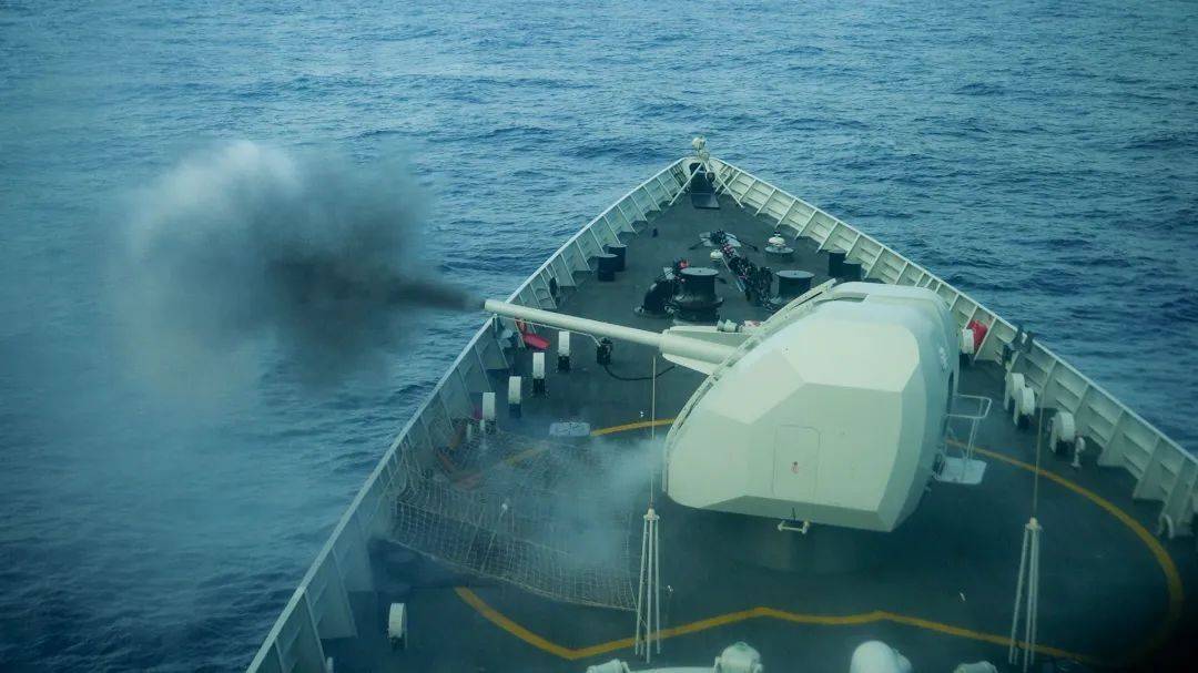 昼夜不停海口舰开展实战化训练