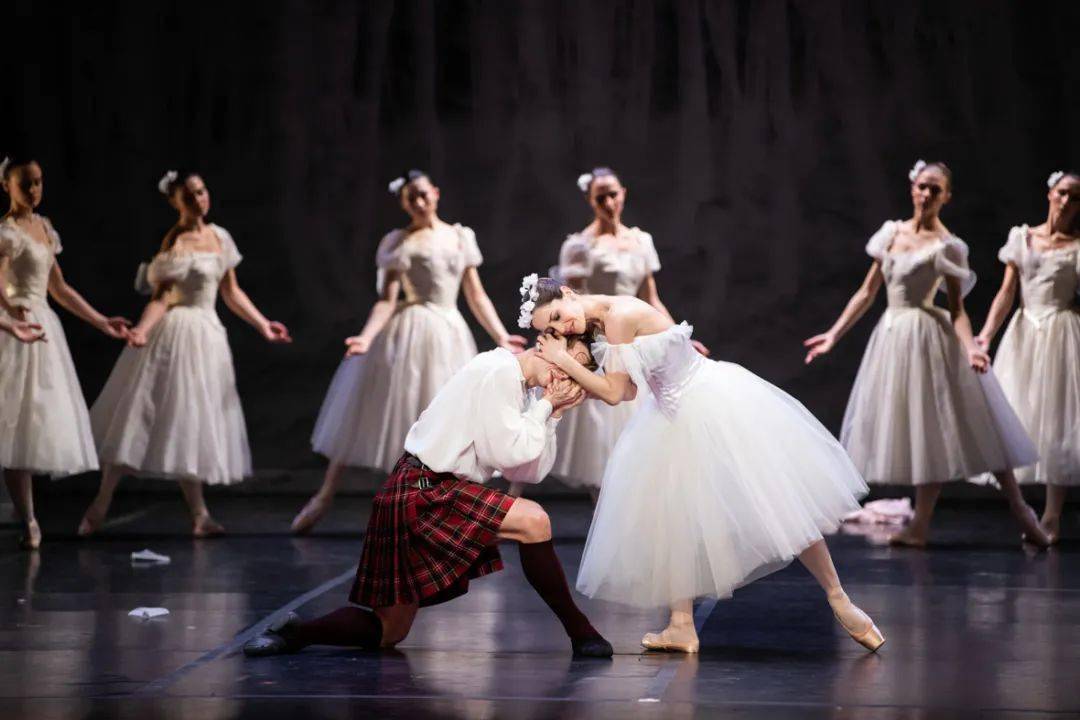 5月10日至12日,以法国芭蕾的浪漫唯美著称的波尔多国家歌剧院芭蕾舞团