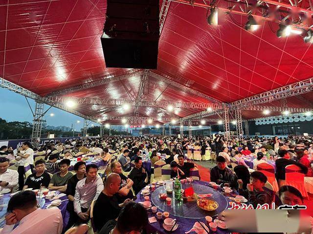 茂名一广场举办年例千人宴