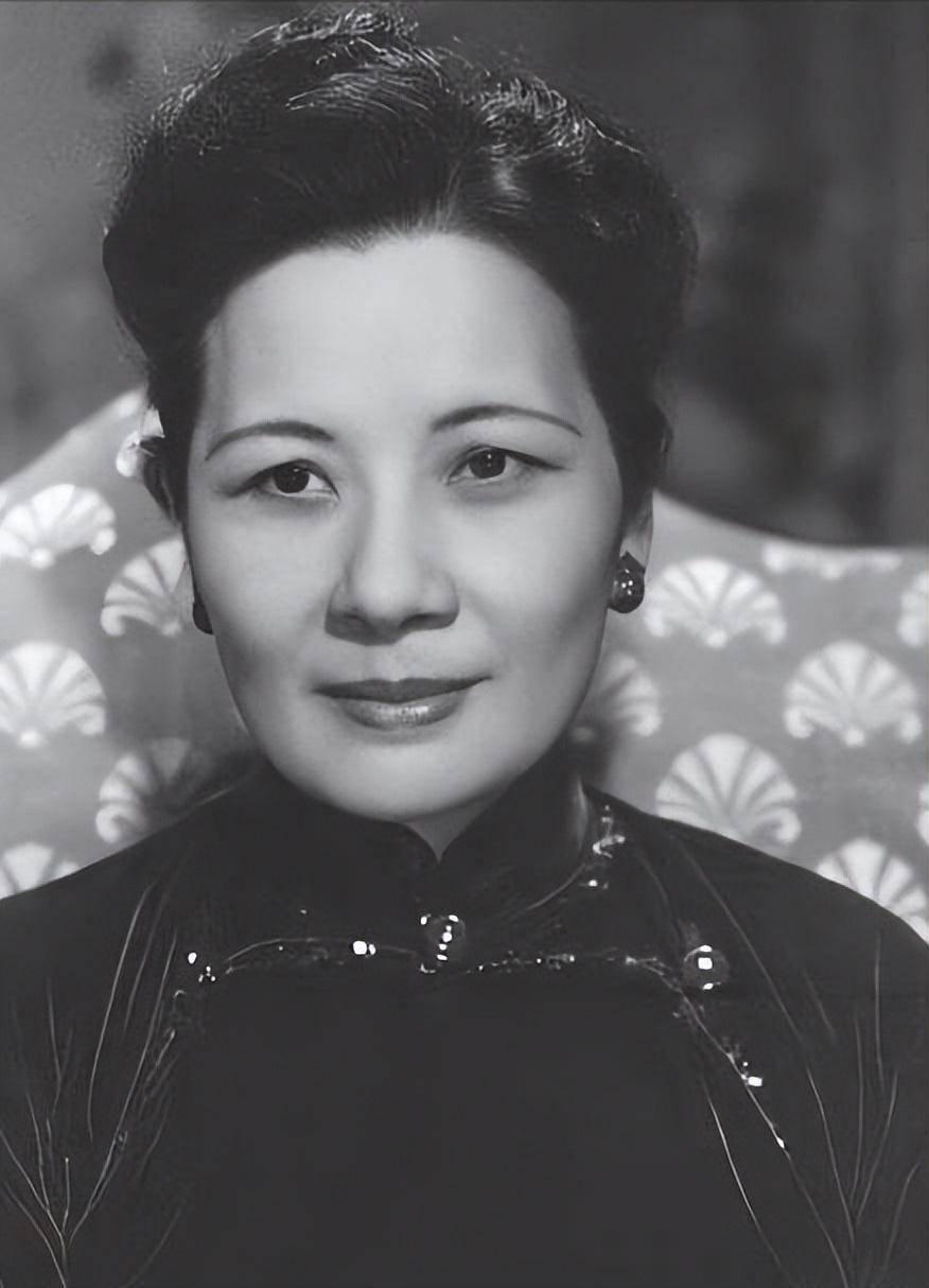 1949年,老蒋让毛人凤暗杀3人,毛人凤看到名单,却一个都不敢动_蒋介石