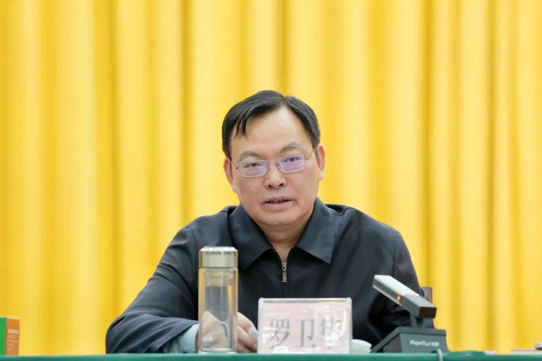 罗卫华对集团一季度项目建设取得的成绩表示充分肯定.