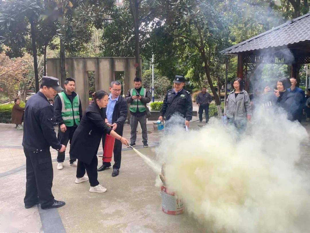 东城街道塔山社区培训演练筑牢消防安全防线