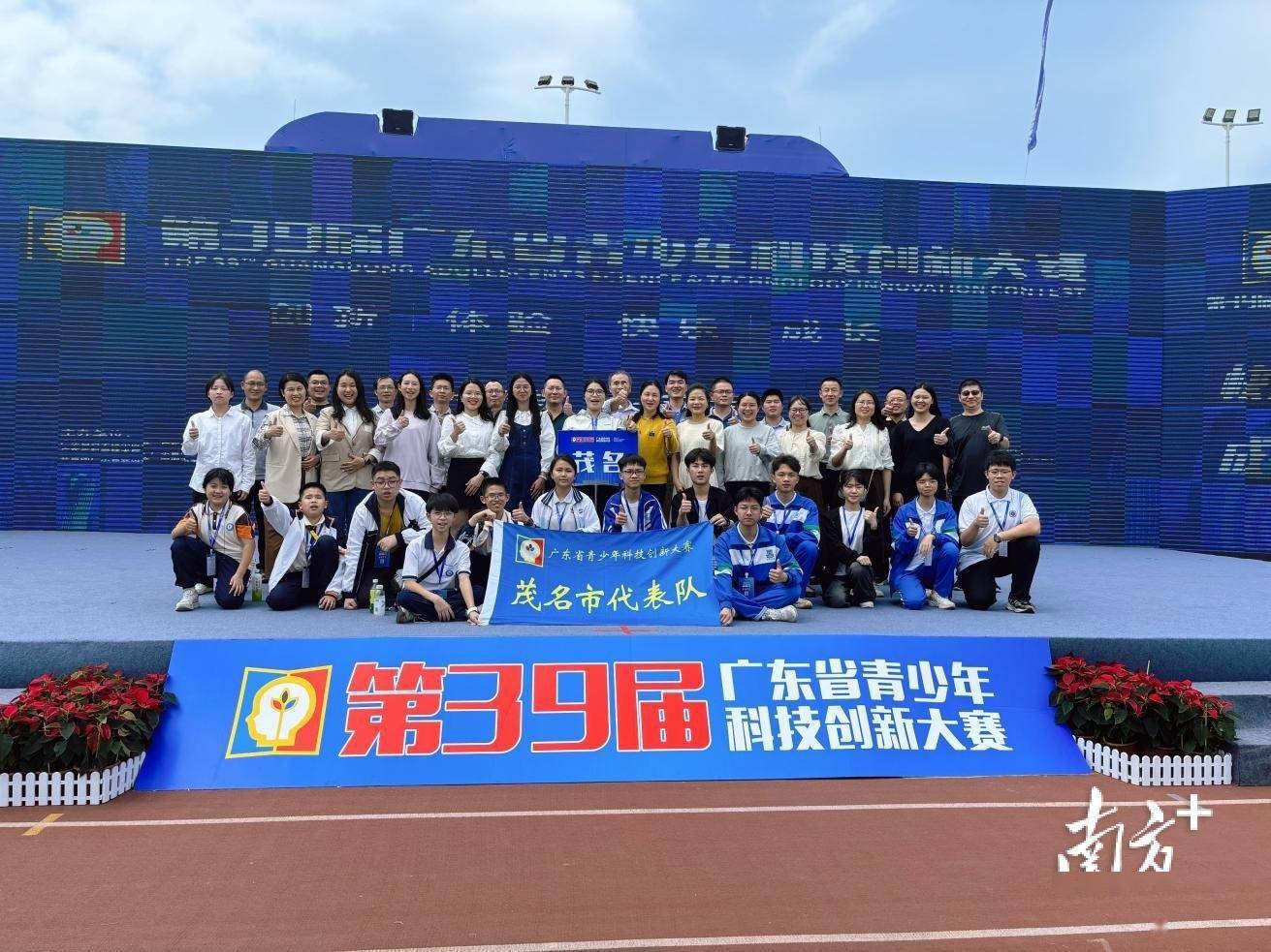 其中,信宜中学冯泱羽同学的《古木逢春,荔久弥新一一探索信宜市丁堡镇