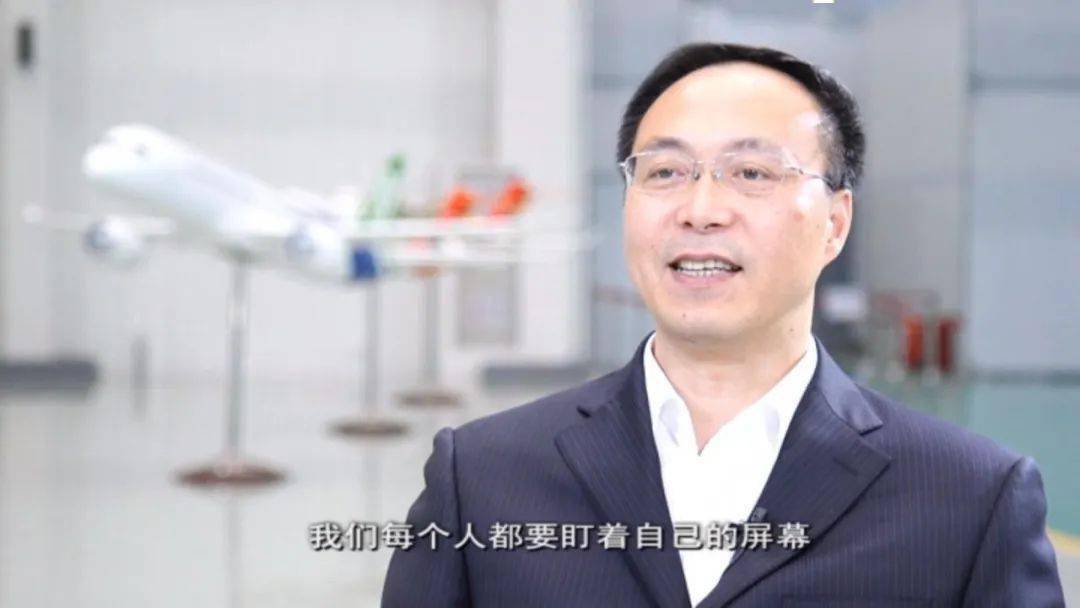 一只大飞机落在油车港国产c919就是村里人设计的