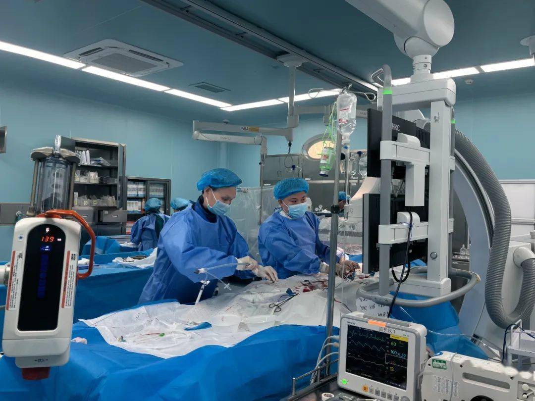 主任团队成功应用vitaflowliberty完成一例重度关闭不全tavr手术