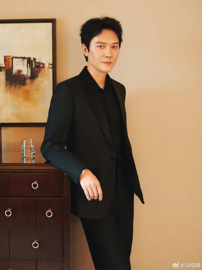 李菲儿锤baby黑料?冯绍峰再婚瓜?景甜罢工了?杨紫拍戏受伤?范丞丞进影